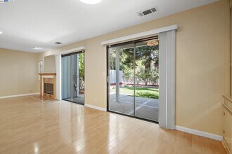 5227 Riverdale Ct in Pleasanton, CA - Building Photo - Building Photo