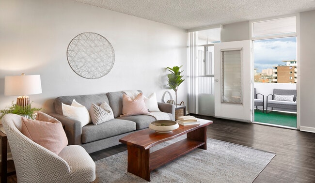 Metropolitan Apartments at Cheesman Park in Denver, CO - Building Photo - Building Photo