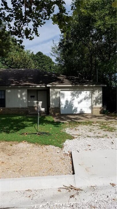 511 N 9th St in Rogers, AR - Building Photo