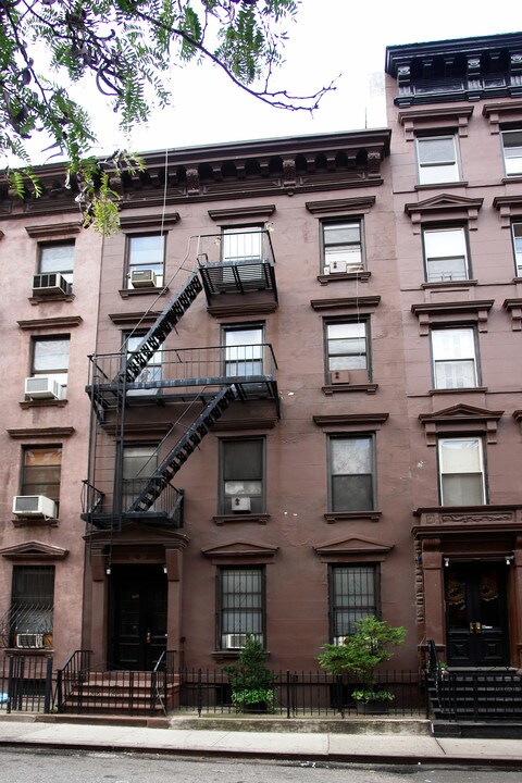458 W 49th St in New York, NY - Building Photo