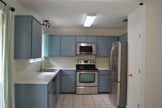 2500 Cherrylawn Dr in Taylor, TX - Building Photo - Building Photo