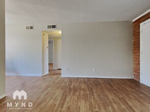 910 S Dorsey Ln in Tempe, AZ - Building Photo - Building Photo