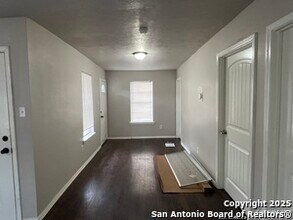 3723 W Martin St in San Antonio, TX - Building Photo - Building Photo