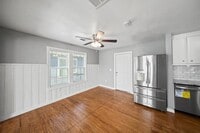 202 Sylvester Rd photo'