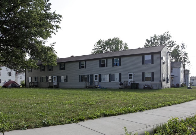 9545 Community Rd in Windham, OH - Foto de edificio - Building Photo