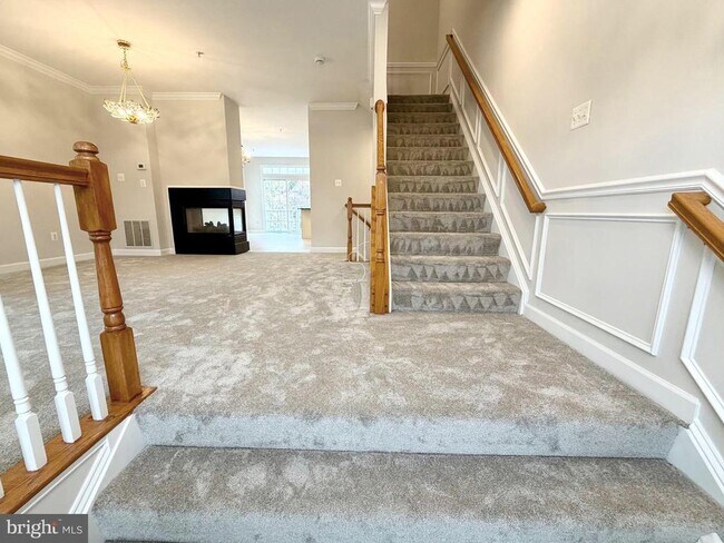 300 Garden View Square in Rockville, MD - Building Photo - Building Photo