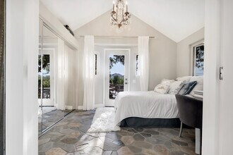 314 Upper Lake Rd in Lake Sherwood, CA - Building Photo - Building Photo