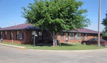 1207 W Cherokee St in Lindsay, OK - Building Photo - Building Photo