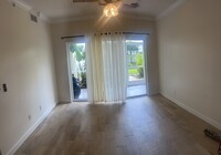 4610 Saint Croix Ln, Unit 1015 in Naples, FL - Foto de edificio - Building Photo