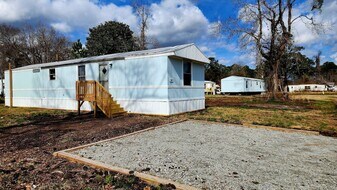 1309 13th St in Piney Green, NC - Building Photo