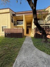 660 W Park Dr in Miami, FL - Building Photo - Building Photo