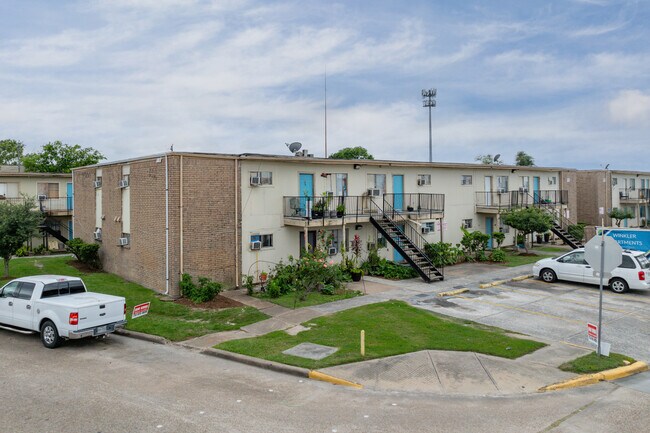 Winkler Drive in Houston, TX - Building Photo - Building Photo