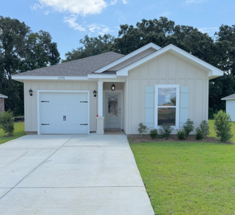 13776 Shea Cir in Foley, AL - Building Photo