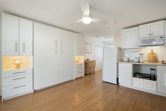 6 Ashworth Ave in Hampton, NH - Building Photo - Building Photo
