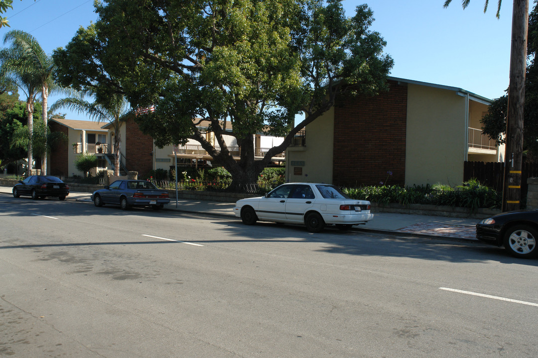 Palm Tree Apartments in Santa Barbara, CA - Building Photo