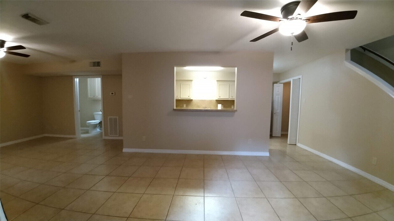 909 Ave I in Huntsville, TX - Building Photo