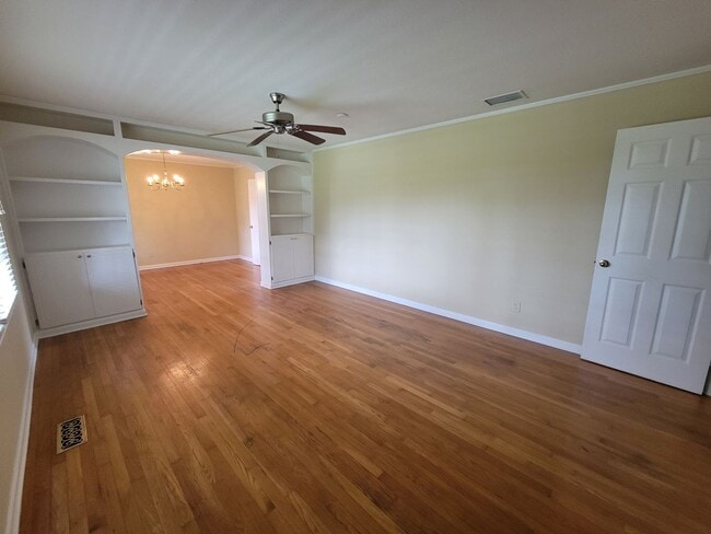 2215 Young Dr in Valdosta, GA - Building Photo - Building Photo