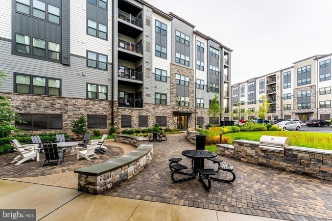12875 Mosaic Pk Wy in Herndon, VA - Building Photo - Building Photo