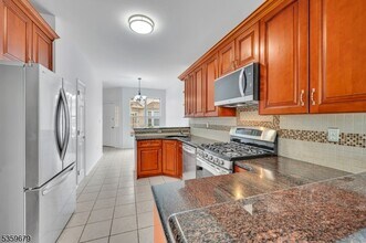 63 Albert Ct in Parsippany Troy Hills, NJ - Building Photo - Building Photo