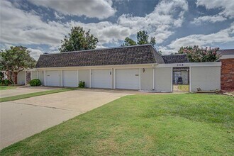 2518 NW 62nd St in Oklahoma City, OK - Building Photo - Building Photo