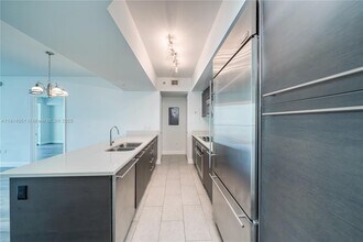 55 SE 6th St, Unit 1703 in Miami, FL - Building Photo - Building Photo