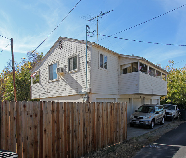 524 Main St in Roseville, CA - Foto de edificio - Building Photo