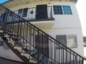 1083 E 7th St in Long Beach, CA - Building Photo - Building Photo
