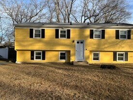 136 Custer St in Warwick, RI - Building Photo