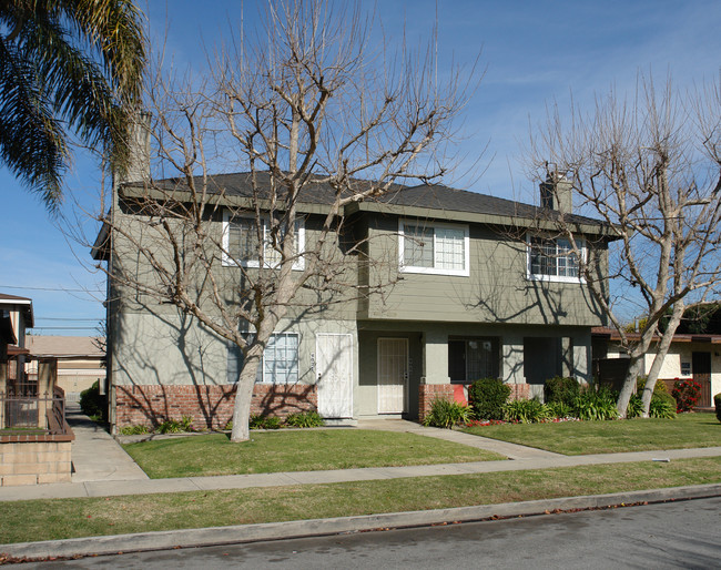 4031-4039 Howard Ave in Los Alamitos, CA - Foto de edificio - Building Photo