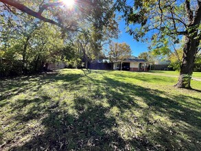 511 W Collins St in Denton, TX - Building Photo - Building Photo