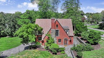 11 Seaman Rd in Poughkeepsie, NY - Building Photo