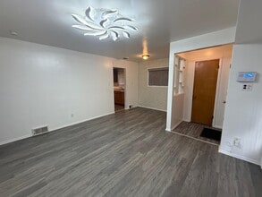 30186 Susan Ct in Inkster, MI - Building Photo - Building Photo
