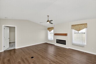 3261 Brook Landing Ct in Des Moines, IA - Building Photo - Building Photo