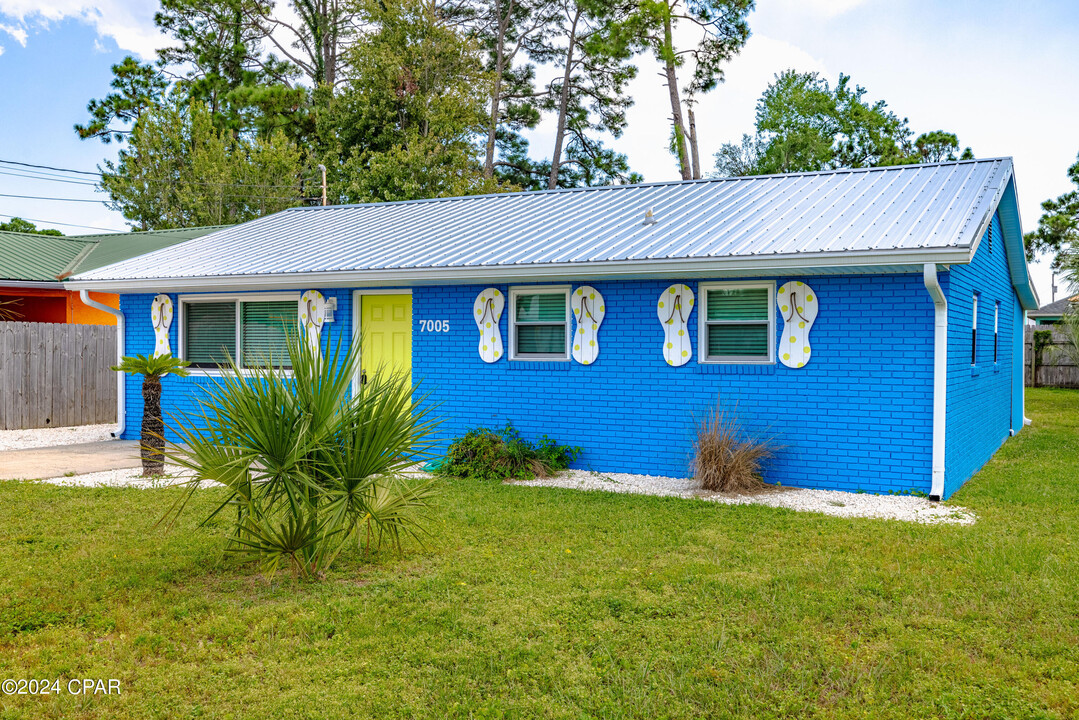 7005 S Lagoon Dr in Panama City, FL - Building Photo