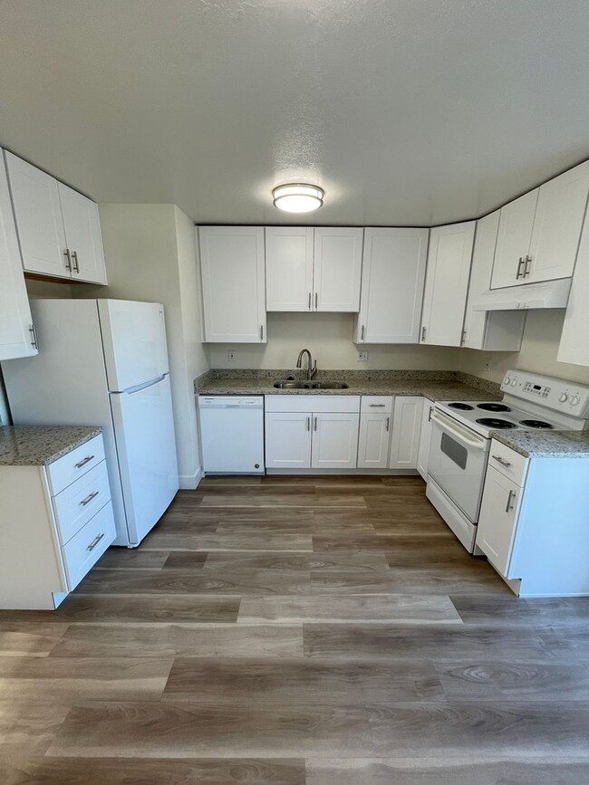 9038 S Goddard Cir in West Jordan, UT - Building Photo - Building Photo