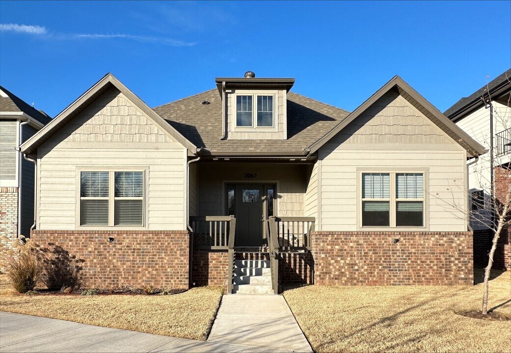 2067 N Penelope Ln in Fayetteville, AR - Building Photo