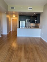 373 Tyee Rd in Victoria, BC - Building Photo - Building Photo