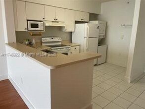 5099 NW 7th St, Unit #703 in Miami, FL - Building Photo - Building Photo