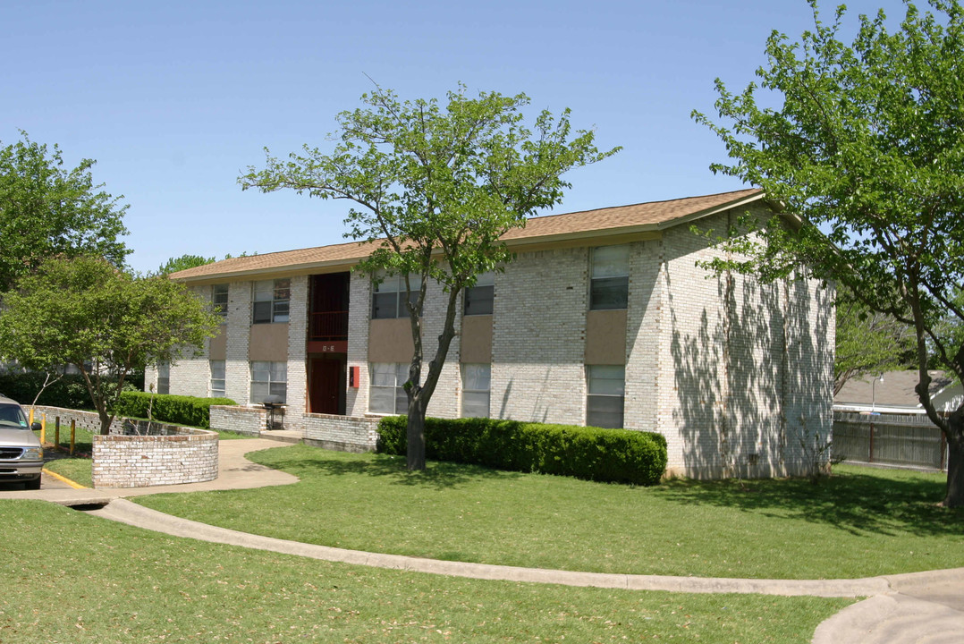 Sabine Place Apartments in Fort Worth, TX - Building Photo