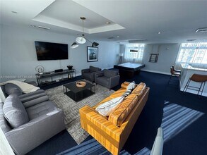 140 S Dixie Hwy, Unit 1035 in Hollywood, FL - Foto de edificio - Building Photo