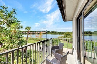 1439 Santiago Cir in Naples, FL - Building Photo