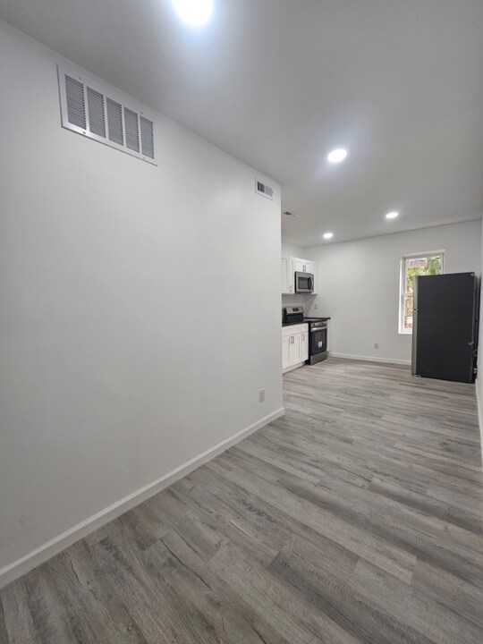 5163 Wakefield St in Philadelphia, PA - Building Photo