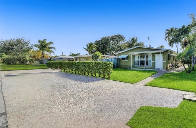 227 NE 24th Ave in Pompano Beach, FL - Building Photo - Building Photo