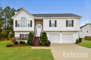 102 Bonnabel Ct in Dallas, GA - Building Photo