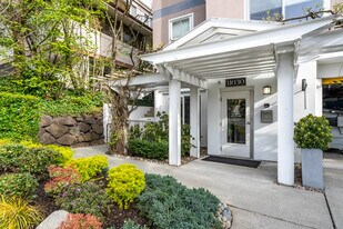 Sir Gallahad Apartment Homes in Bellevue, WA - Building Photo