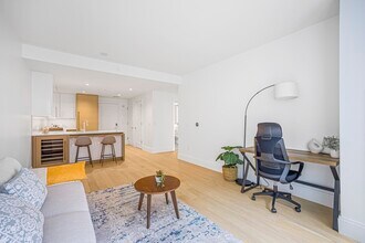 380 Harrison Ave in Boston, MA - Building Photo - Building Photo