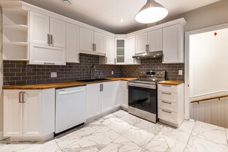 255 Av. Alexandra in St-Lambert, QC - Building Photo - Building Photo