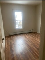 32 3rd St in Waterbury, CT - Building Photo