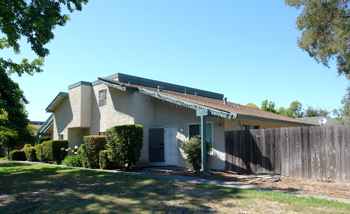 1380-1390 Southwest Blvd in Rohnert Park, CA - Foto de edificio