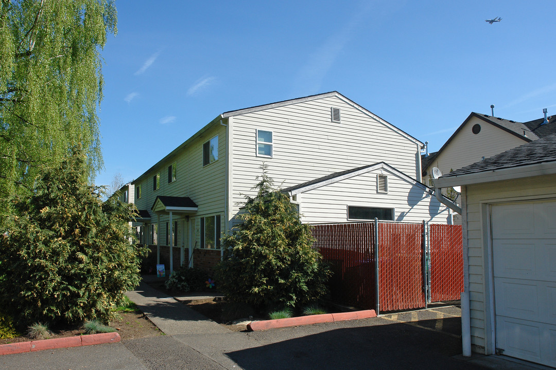 The Carlin Rose Apartments in Gresham, OR - Building Photo